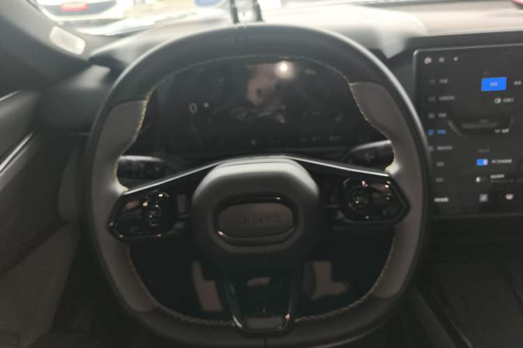 Used Lynk & Co 08 EM-P 2023 120km Long-Range Pro Steering Wheel