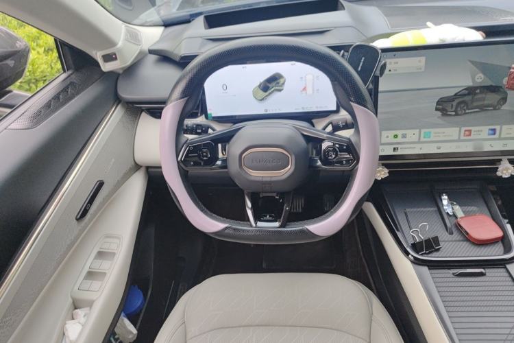 Used Lynk & Co 08 EM-P 2023 245km Ultra-Long Range Halo Steering Wheel