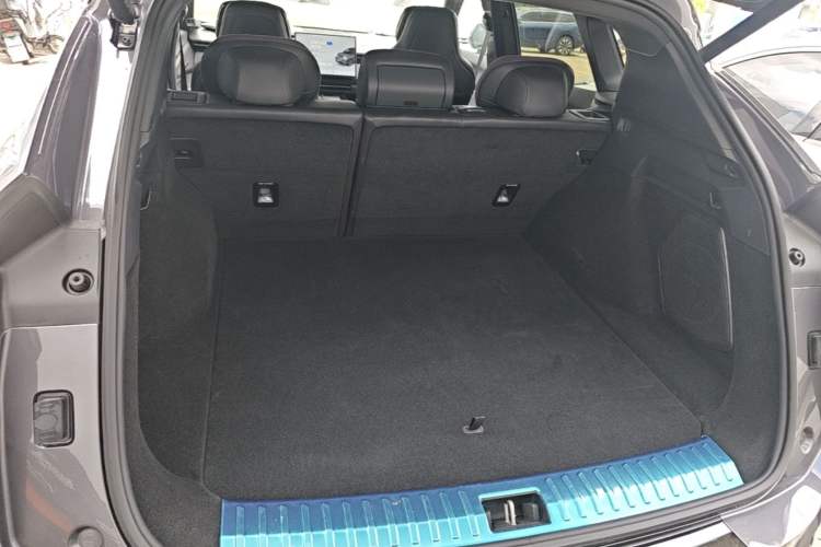 Used Lynk & Co 08 EM-P 2023 220 km Limited-Time Edition Trunk