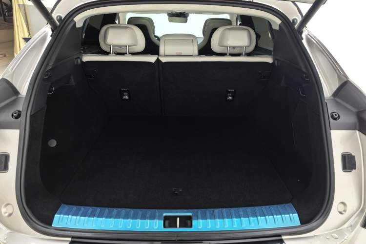 Used Lynk & Co 08 EM-P 2023 220km All-Wheel-Drive Performance Halo Trunk