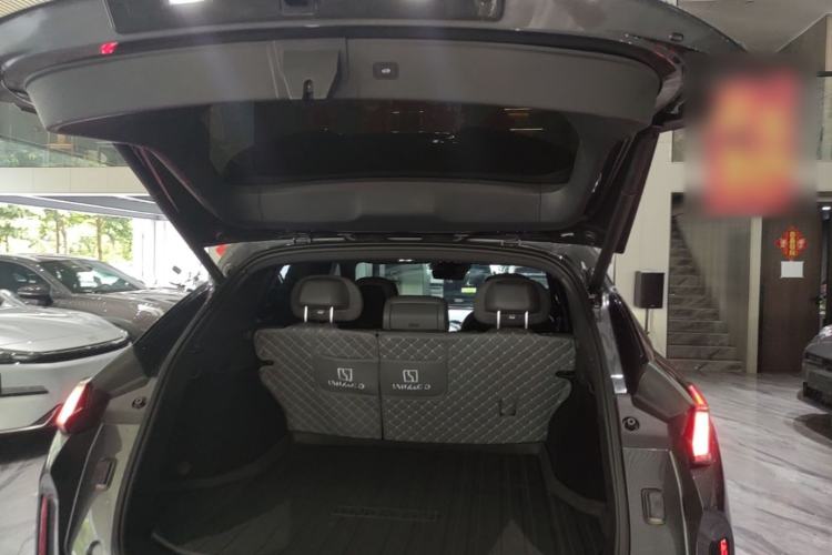 Used Lynk & Co 08 EM-P 2023 245km Ultra-Long Range Halo Trunk