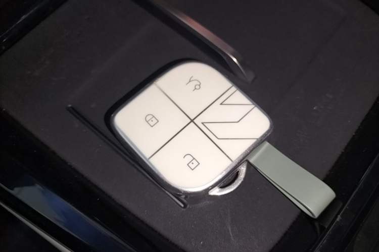 Used Lynk & Co 08 EM-P 2023 245km Ultra-Long Range Halo Vehicle Key