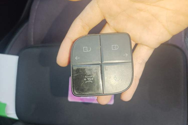 Used Lynk & Co 08 EM-P 2023 220km All-Wheel-Drive Performance Halo Vehicle Key