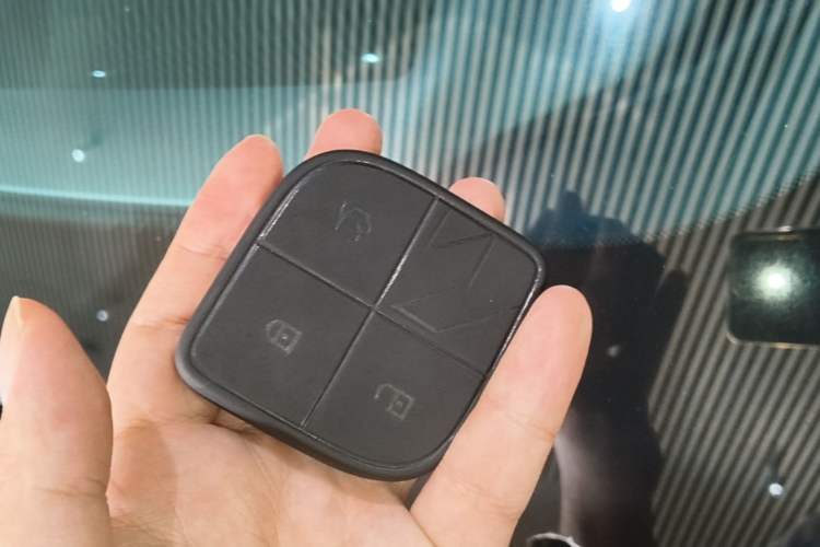 Used Lynk & Co 08 EM-P 2023 220km All-Wheel-Drive Performance Halo Vehicle Key