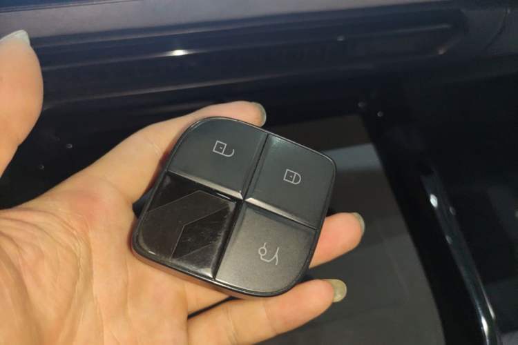 Used Lynk & Co 08 EM-P 2023 245km Ultra-Long Range Halo Vehicle Key