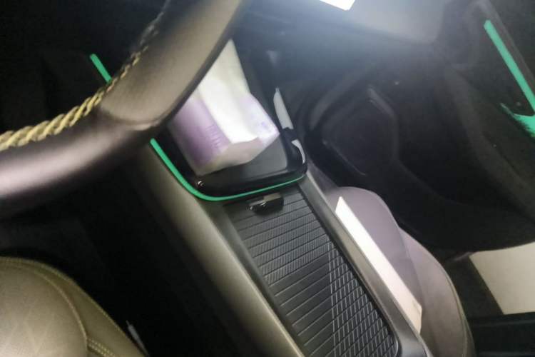Used Lynk & Co 08 EM-P 2023 220km All-Wheel-Drive Performance Halo Audio And AC Panel