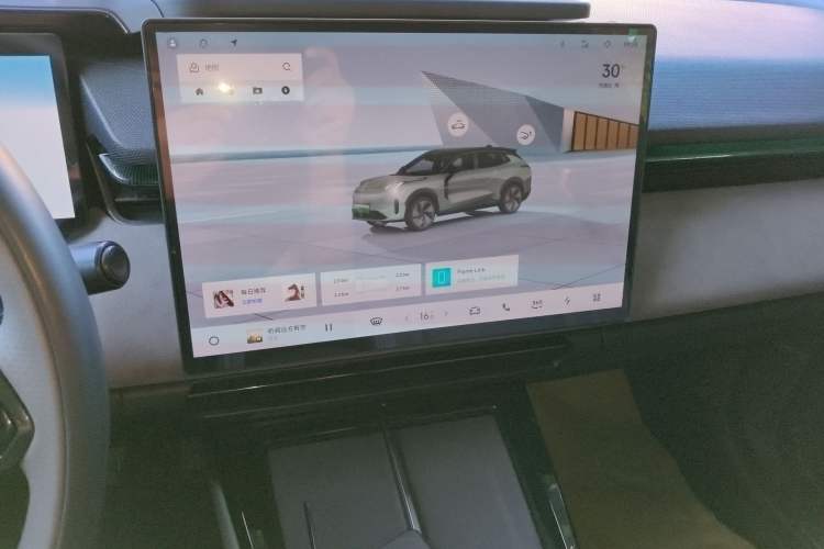 Used Lynk & Co 08 EM-P 2023 220km All-Wheel-Drive Performance Halo Audio And AC Panel