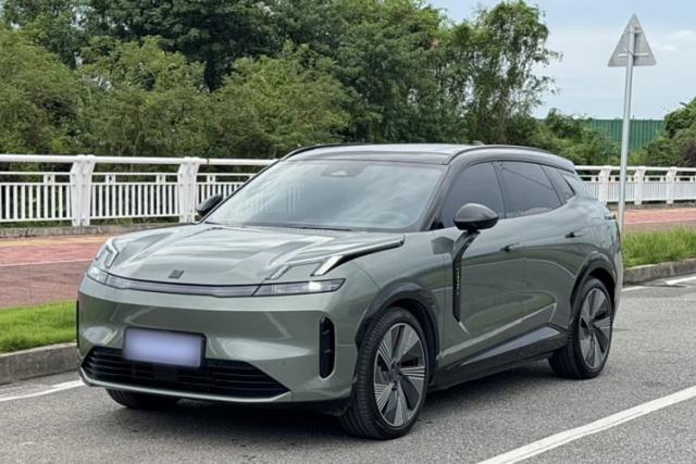 Used Lynk & Co 08 EM-P 2023 220 km Limited-Time Edition