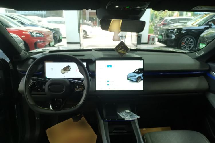 Used Lynk & Co 08 EM-P 2023 220km All-Wheel-Drive Performance Halo Center Console