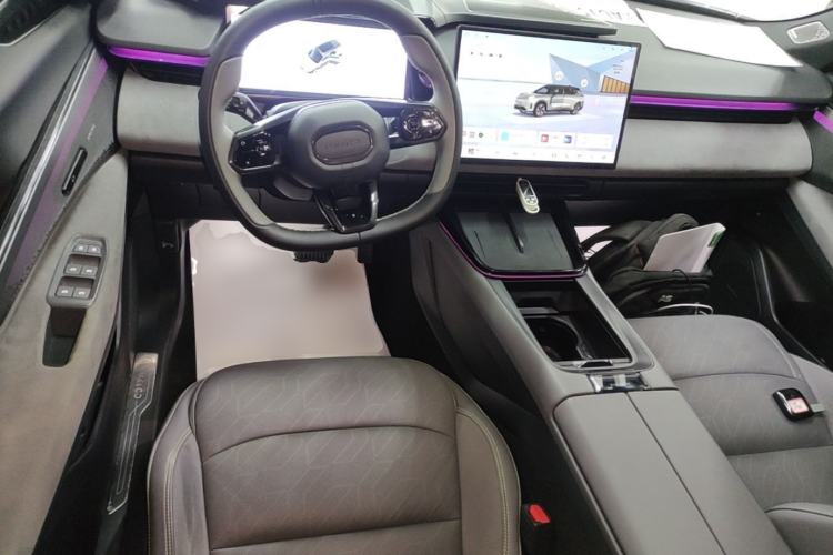 Used Lynk & Co 08 EM-P 2023 220km All-Wheel-Drive Performance Halo Center Console