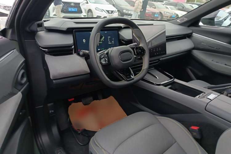 Used Lynk & Co 08 EM-P 2023 220km All-Wheel-Drive Performance Halo Center Console