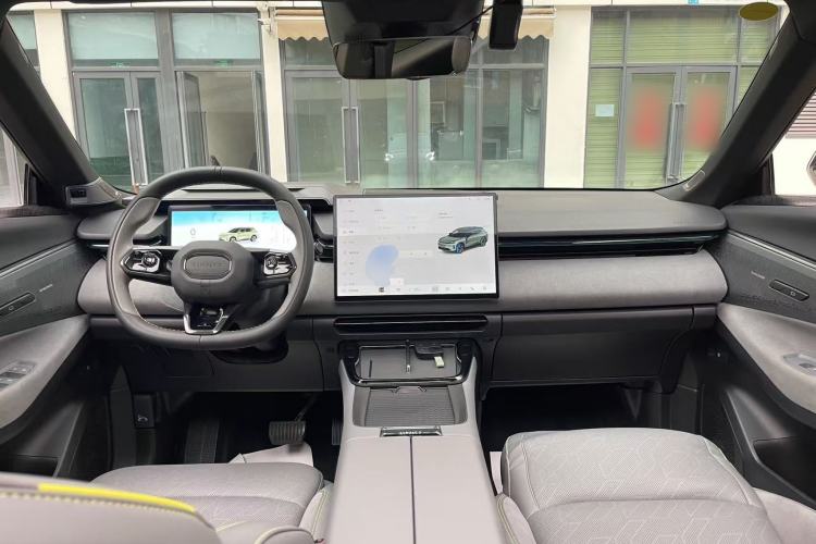 Used Lynk & Co 08 EM-P 2023 220km All-Wheel-Drive Performance Halo Center Console