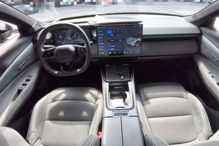 Used Lynk & Co 08 EM-P 2023 220km All-Wheel-Drive Performance Halo Center Console