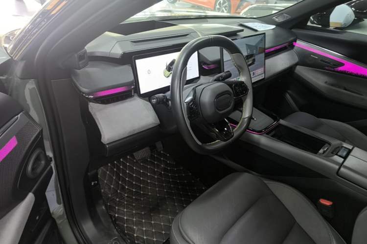 Used Lynk & Co 08 EM-P 2023 220km All-Wheel-Drive Performance Halo Driver Seat