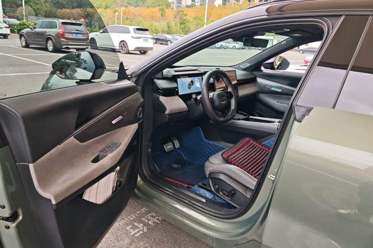 Used Lynk & Co 08 EM-P 2023 220km All-Wheel-Drive Performance Halo Driver Seat