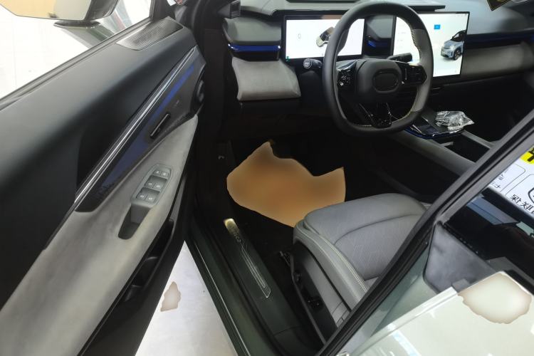 Used Lynk & Co 08 EM-P 2023 220km All-Wheel-Drive Performance Halo Driver Seat
