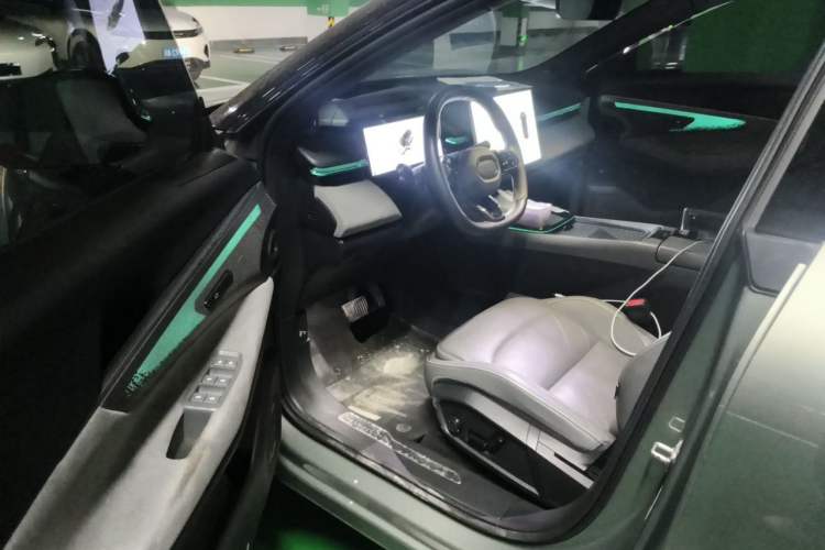 Used Lynk & Co 08 EM-P 2023 220km All-Wheel-Drive Performance Halo Driver Seat