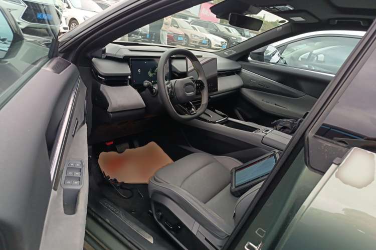 Used Lynk & Co 08 EM-P 2023 220km All-Wheel-Drive Performance Halo Driver Seat