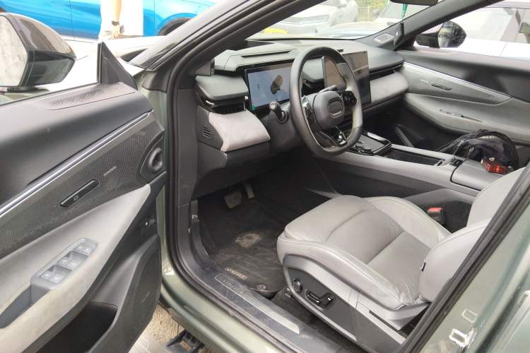 Used Lynk & Co 08 EM-P 2023 220km All-Wheel-Drive Performance Halo Driver Seat