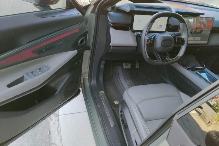 Used Lynk & Co 08 EM-P 2023 220km All-Wheel-Drive Performance Halo Driver Seat