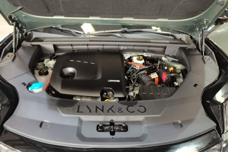 Used Lynk & Co 08 EM-P 2023 220km All-Wheel-Drive Performance Halo Engine Bay
