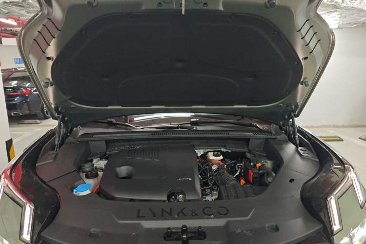 Used Lynk & Co 08 EM-P 2023 220km All-Wheel-Drive Performance Halo Engine Bay
