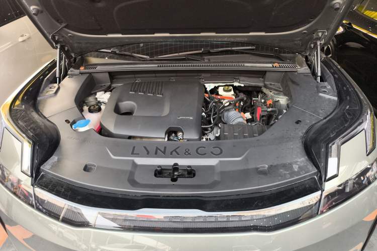 Used Lynk & Co 08 EM-P 2023 220km All-Wheel-Drive Performance Halo Engine Bay