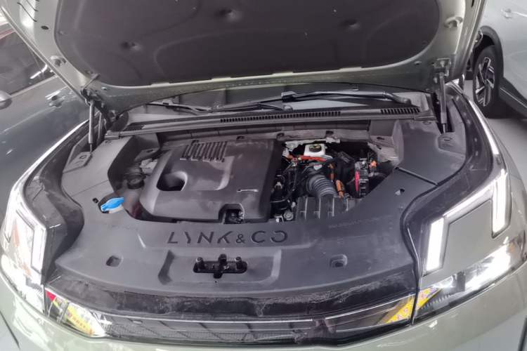 Used Lynk & Co 08 EM-P 2023 220km All-Wheel-Drive Performance Halo Engine Bay