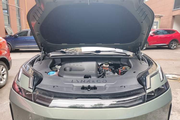 Used Lynk & Co 08 EM-P 2023 220km All-Wheel-Drive Performance Halo Engine Bay