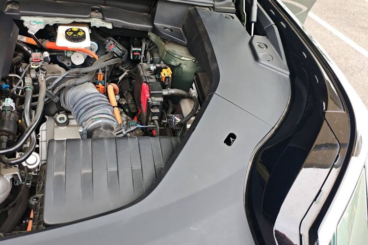 Used Lynk & Co 08 EM-P 2023 220km All-Wheel-Drive Performance Halo Engine Bay Left