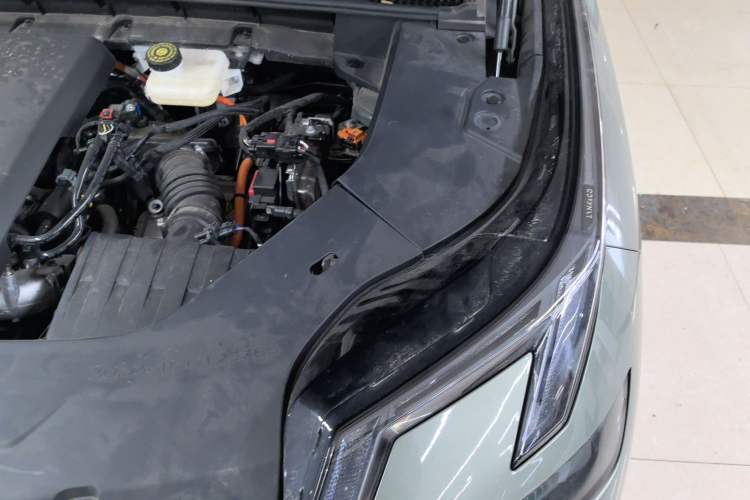 Used Lynk & Co 08 EM-P 2023 245km Ultra-Long Range Halo Engine Bay Left