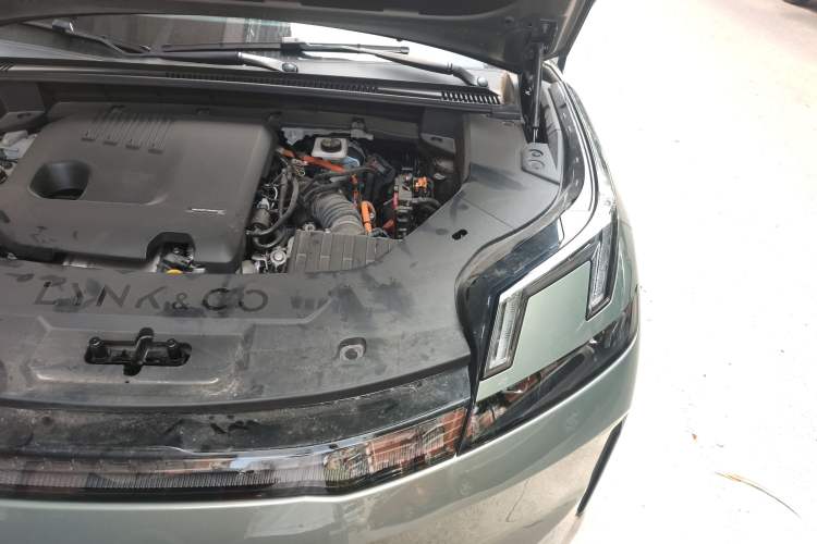 Used Lynk & Co 08 EM-P 2023 220km All-Wheel-Drive Performance Halo Engine Bay Left