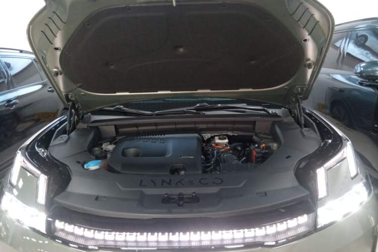 Used Lynk & Co 08 EM-P 2023 220km All-Wheel-Drive Performance Halo Engine Bay