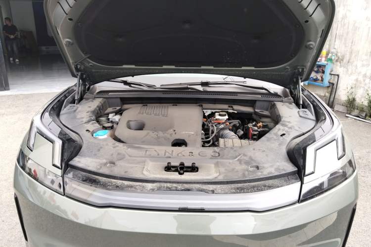 Used Lynk & Co 08 EM-P 2023 220km All-Wheel-Drive Performance Halo Engine Bay