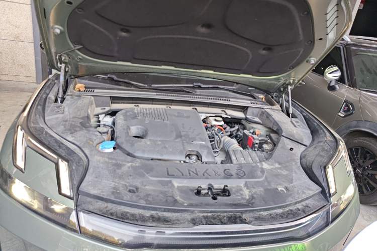 Used Lynk & Co 08 EM-P 2023 220km All-Wheel-Drive Performance Halo Engine Bay