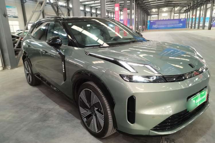 Used Lynk & Co 08 EM-P 2023 220km All-Wheel-Drive Performance Halo Exterior 1