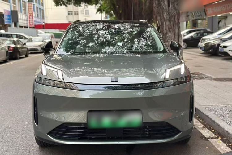 Used Lynk & Co 08 EM-P 2023 220km All-Wheel-Drive Performance Halo Exterior 1