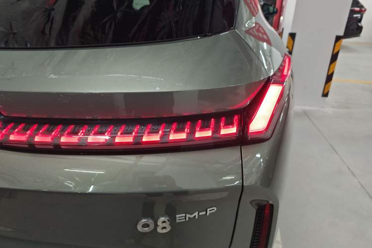 Used Lynk & Co 08 EM-P 2023 220km All-Wheel-Drive Performance Halo Exterior 2