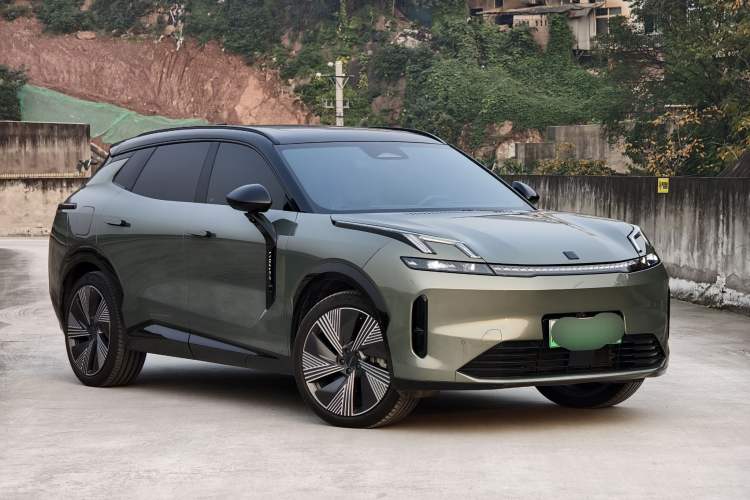 Used Lynk & Co 08 EM-P 2023 220km All-Wheel-Drive Performance Halo Exterior 2