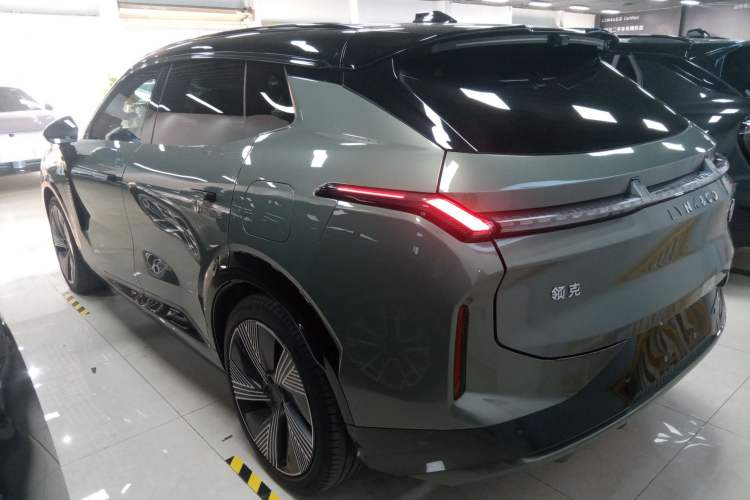 Used Lynk & Co 08 EM-P 2023 220km All-Wheel-Drive Performance Halo Exterior 2