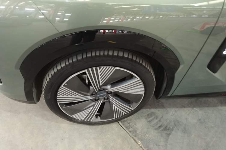 Used Lynk & Co 08 EM-P 2023 220km All-Wheel-Drive Performance Halo Exterior 3