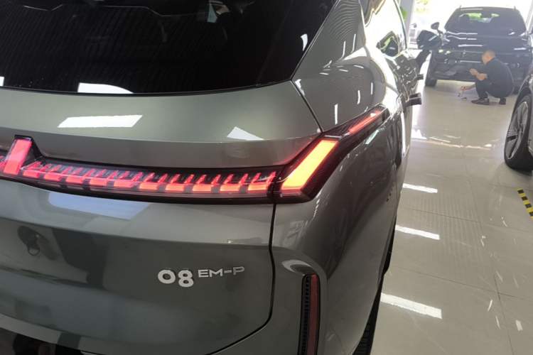 Used Lynk & Co 08 EM-P 2023 220km All-Wheel-Drive Performance Halo Exterior 3