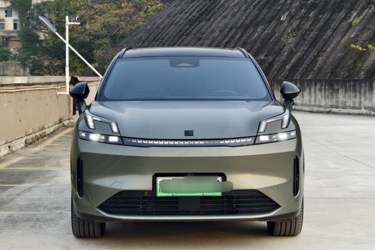 Used Lynk & Co 08 EM-P 2023 220km All-Wheel-Drive Performance Halo Exterior 3