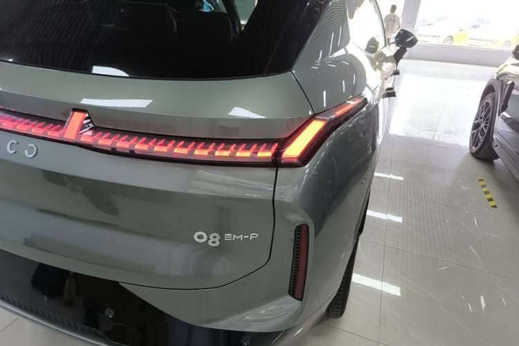 Used Lynk & Co 08 EM-P 2023 220km All-Wheel-Drive Performance Halo Exterior 3