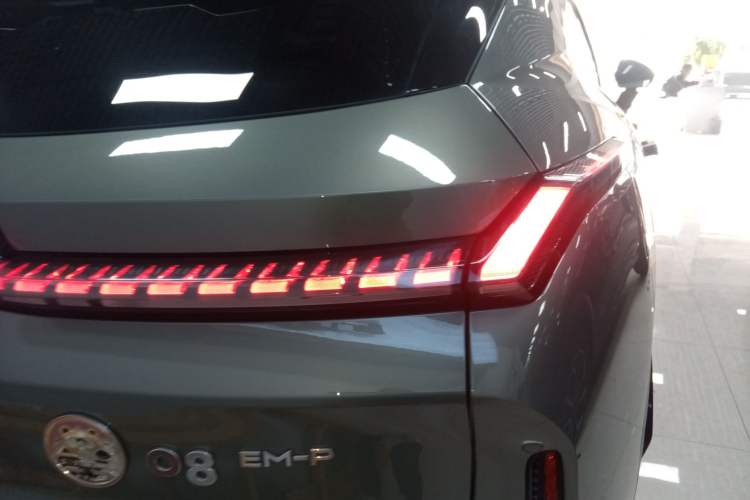 Used Lynk & Co 08 EM-P 2023 220km All-Wheel-Drive Performance Halo Exterior 3