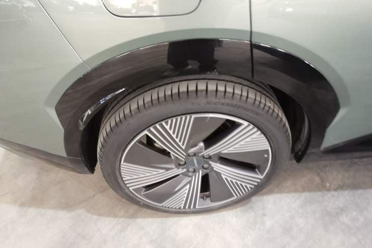 Used Lynk & Co 08 EM-P 2023 220km All-Wheel-Drive Performance Halo Exterior 4