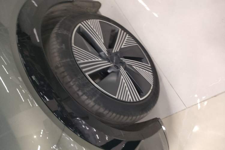 Used Lynk & Co 08 EM-P 2023 245km Ultra-Long Range Halo Exterior 4