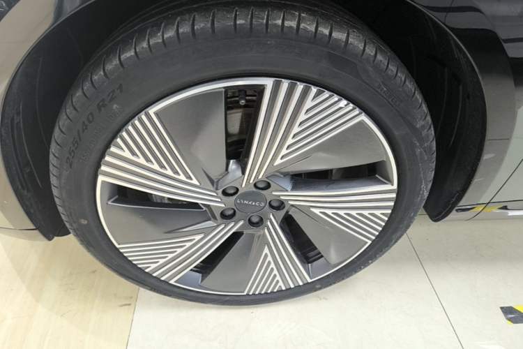 Used Lynk & Co 08 EM-P 2023 220km All-Wheel-Drive Performance Halo Exterior 4