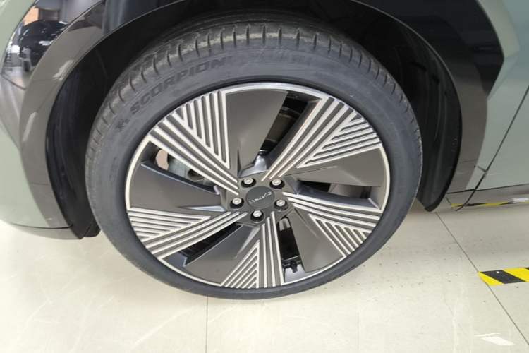 Used Lynk & Co 08 EM-P 2023 220km All-Wheel-Drive Performance Halo Exterior 4