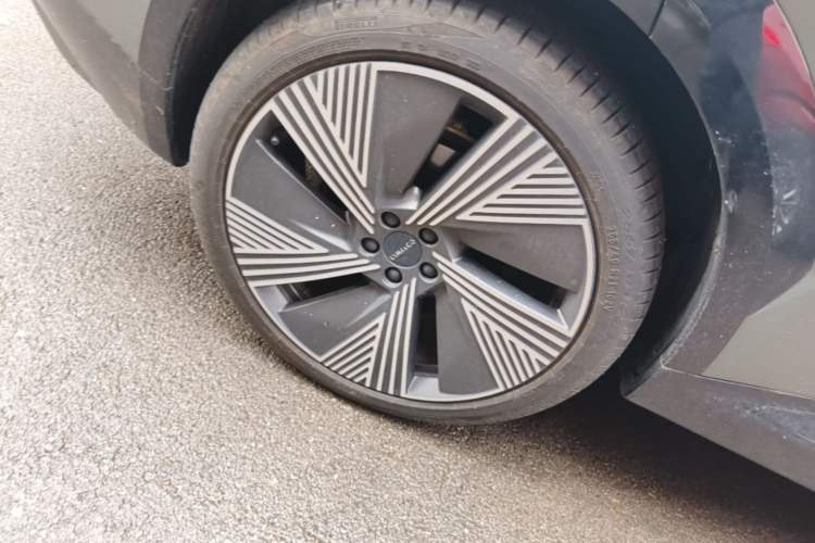 Used Lynk & Co 08 EM-P 2023 220km All-Wheel-Drive Performance Halo Exterior 4
